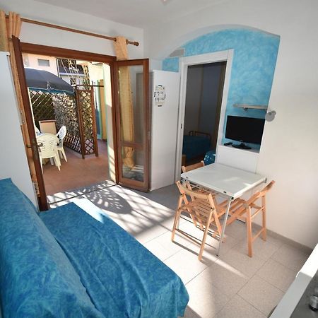 Appartamenti Sabbia - Zona Mare Con Terrazze, Clima, E Posti Auto Marina di Campo Bagian luar foto