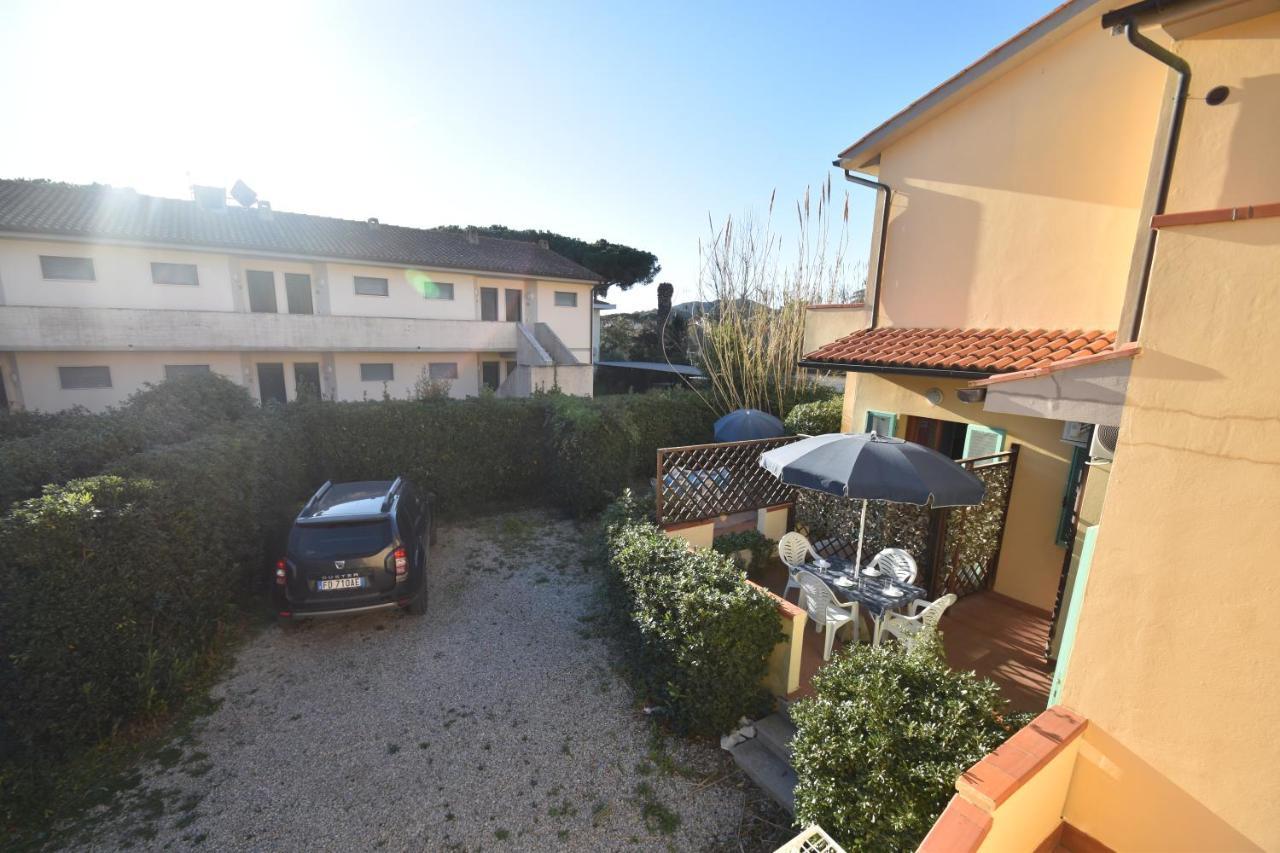 Appartamenti Sabbia - Zona Mare Con Terrazze, Clima, E Posti Auto Marina di Campo Bagian luar foto