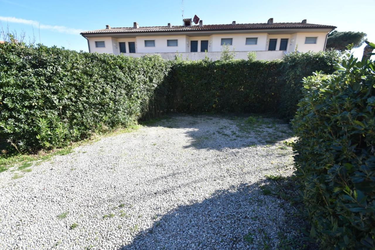 Appartamenti Sabbia - Zona Mare Con Terrazze, Clima, E Posti Auto Marina di Campo Bagian luar foto