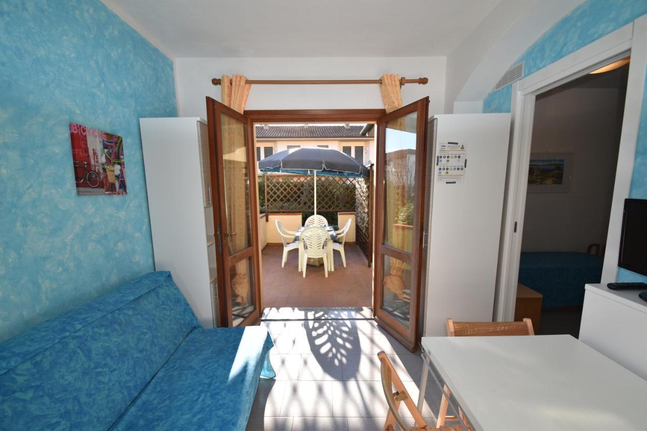 Appartamenti Sabbia - Zona Mare Con Terrazze, Clima, E Posti Auto Marina di Campo Bagian luar foto