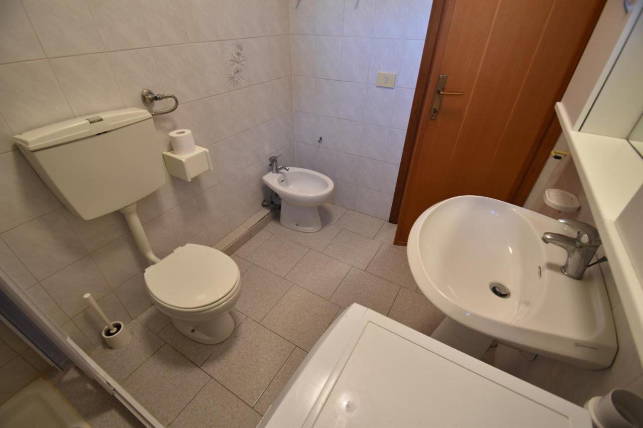 Appartamenti Sabbia - Zona Mare Con Terrazze, Clima, E Posti Auto Marina di Campo Bagian luar foto